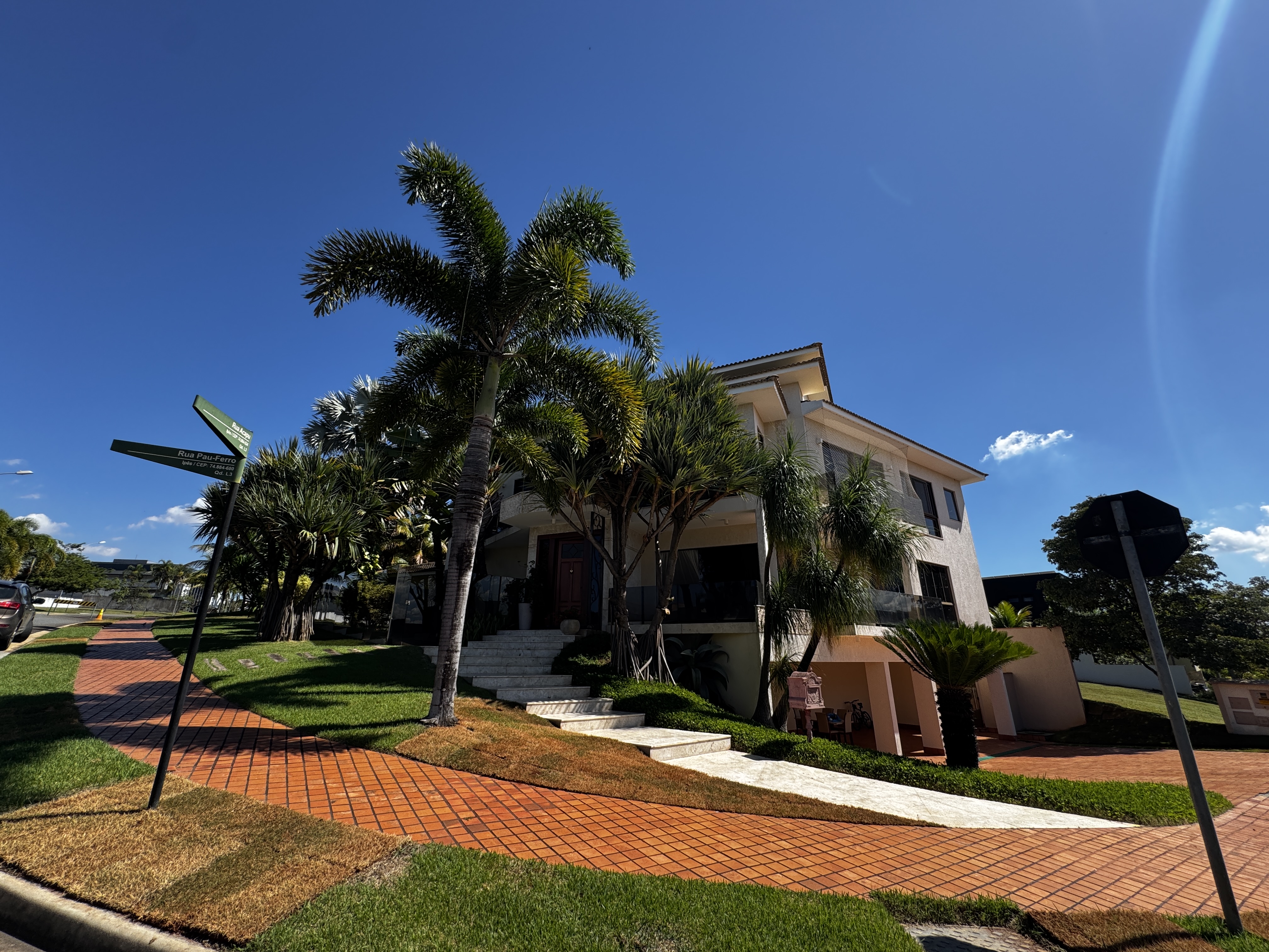 Vista frontal da casa