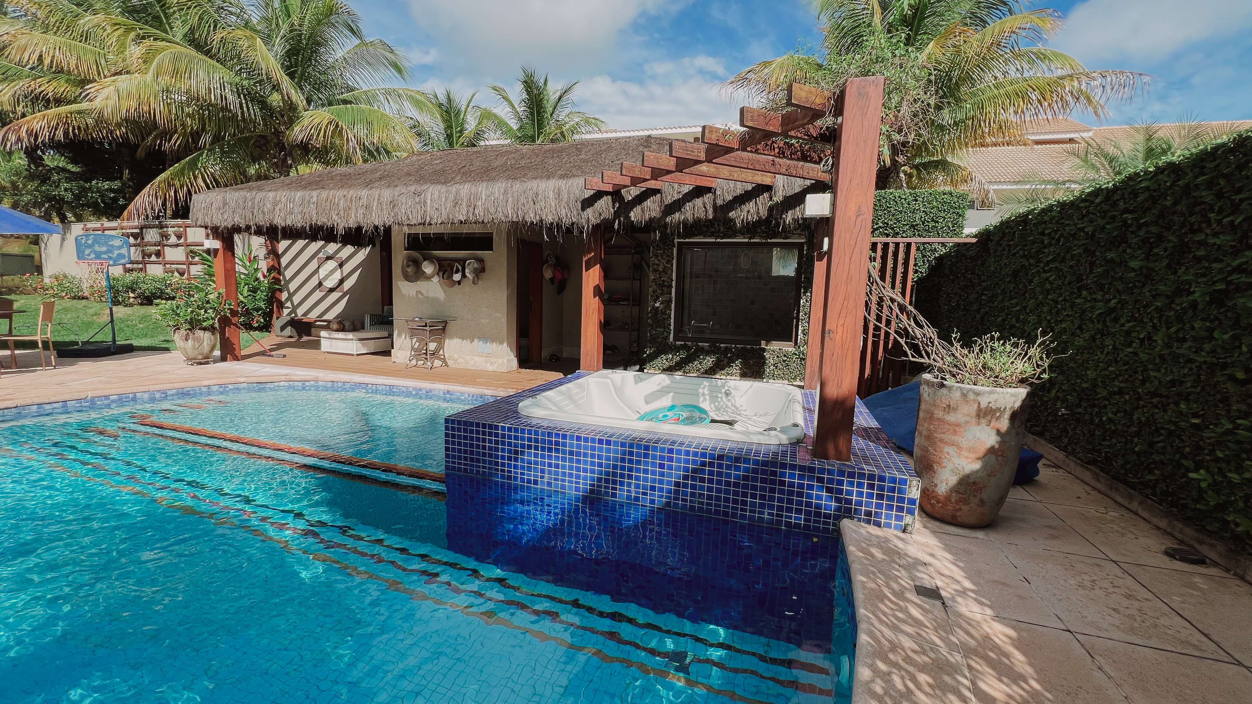 Piscina com hidromassagem